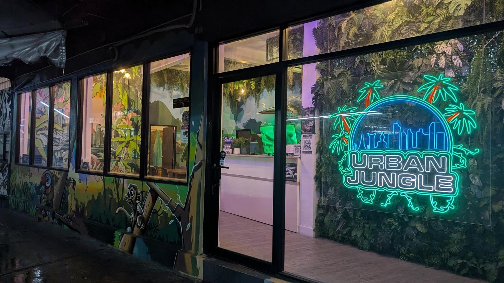 Urban Jungle Hostel 방콕 외부 사진